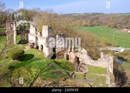 zřícenina hradu Zásadka u Mnichova Hradiste, Sychrov, CHKO Cesky raj, Ceska republika / Ruinen der Burg Zasadka bei Mnichovo Hradiste, Böhmischer Para Stockfoto