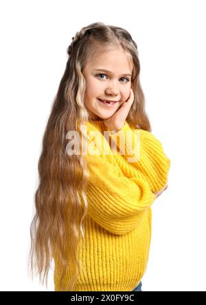 Süßes kleines Mädchen mit geflochtenen Haaren auf weißem Hintergrund Stockfoto