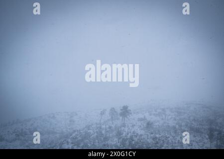 Schneelandschaft vom Zug von Athen nach Kalambaka über Thessalien während des griechischen Winters am 5. Februar 2023. Paysage enneige vu depuis l Stockfoto