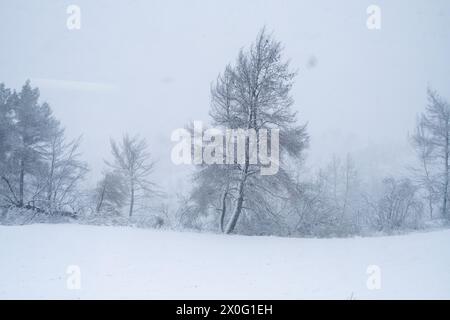 Schneelandschaft vom Zug von Athen nach Kalambaka über Thessalien während des griechischen Winters am 5. Februar 2023. Paysage enneige vu depuis l Stockfoto