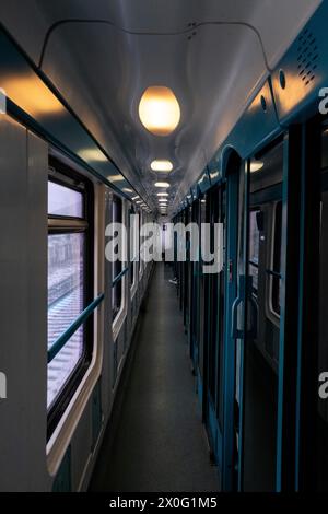 Zug von Athen nach Kalambaka über Thessalien während des griechischen Winters am 5. Februar 2023. Train de Athenes a Kalambaka Traversant la Thessalie Dura Stockfoto