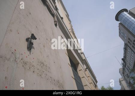 Brexit, eine Bronzestatue des ungarischen ukrainischen Bildhauers Mihaly Kolodko, Wand der ehemaligen britischen Botschaft in Budapest, Ungarn Stockfoto