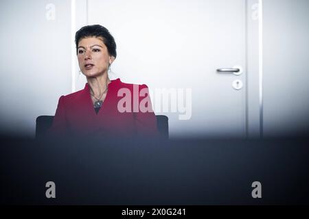 Sahra Wagenknecht ist Abgeordnete des Deutschen Bundestages und GrâˆöÂºnderin der Partei BSW, hier aufgenommen vor ihrem BâˆöÂºro im Deutschen Bundestag in Berlin, 10.04.2024. Berlin Deutschland *** Sahra Wagenknecht ist Mitglied des Deutschen Bundestages und Gründerin der BSW-Partei, hier vor ihrem Büro im Deutschen Bundestag in Berlin, 10 04 2024 Berlin Deutschland Copyright: xDominikxButzmannxphotothek.dex Stockfoto