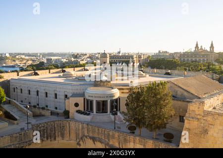 Valletta, Malta, 03. April 2024. Außenansicht der Central Bank of Malta im Stadtzentrum Stockfoto