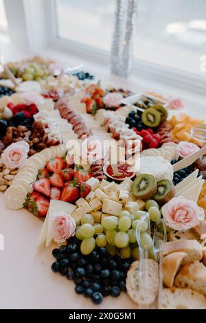 Anzeige der Charcuterie-Platine während der Veranstaltung Stockfoto