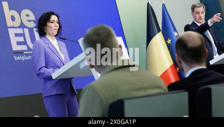 Brüssel, Belgien April 2024. Die belgische Außenministerin Hadja Lahbib und Premierminister Alexander de Croo haben sich am Freitag, den 12. April 2024 in Brüssel auf einer Pressekonferenz über die Halbzeitergebnisse des belgischen Ratsvorsitzes der Europäischen Union vorgestellt. Seit dem 1. Januar 2024 begann der belgische Ratsvorsitz der Europäischen Union für sechs Monate. BELGA FOTO BENOIT DOPPAGNE Credit: Belga News Agency/Alamy Live News Stockfoto