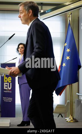 Brüssel, Belgien April 2024. Die belgische Außenministerin Hadja Lahbib und Premierminister Alexander de Croo haben sich am Freitag, den 12. April 2024 in Brüssel auf einer Pressekonferenz über die Halbzeitergebnisse des belgischen Ratsvorsitzes der Europäischen Union vorgestellt. Seit dem 1. Januar 2024 begann der belgische Ratsvorsitz der Europäischen Union für sechs Monate. BELGA FOTO BENOIT DOPPAGNE Credit: Belga News Agency/Alamy Live News Stockfoto