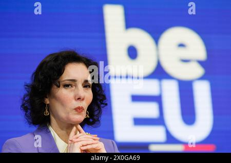 Brüssel, Belgien April 2024. Die belgische Außenministerin Hadja Lahbib beantwortet Fragen während einer Pressekonferenz zu den Halbzeitergebnissen des belgischen Ratsvorsitzes am Freitag, den 12. April 2024 in Brüssel. Seit dem 1. Januar 2024 begann der belgische Ratsvorsitz der Europäischen Union für sechs Monate. BELGA FOTO BENOIT DOPPAGNE Credit: Belga News Agency/Alamy Live News Stockfoto