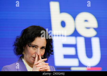 Brüssel, Belgien April 2024. Die belgische Außenministerin Hadja Lahbib beantwortet Fragen während einer Pressekonferenz zu den Halbzeitergebnissen des belgischen Ratsvorsitzes am Freitag, den 12. April 2024 in Brüssel. Seit dem 1. Januar 2024 begann der belgische Ratsvorsitz der Europäischen Union für sechs Monate. BELGA FOTO BENOIT DOPPAGNE Credit: Belga News Agency/Alamy Live News Stockfoto