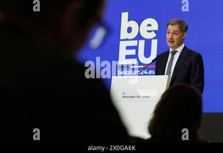 Brüssel, Belgien April 2024. Premierminister Alexander de Croo beantwortet Fragen während einer Pressekonferenz zu den Halbzeitergebnissen des belgischen Ratsvorsitzes am Freitag, den 12. April 2024 in Brüssel. Seit dem 1. Januar 2024 begann der belgische Ratsvorsitz der Europäischen Union für sechs Monate. BELGA FOTO BENOIT DOPPAGNE Credit: Belga News Agency/Alamy Live News Stockfoto