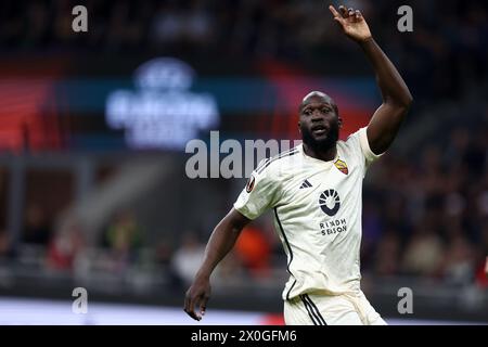 Mailand, Italien. April 2024. Romelu Lukaku von AS Roma Gesten während des Viertelfinales der UEFA Europa League am 11. April 2024 im Stadio Giuseppe Meazza in Mailand. Quelle: Marco Canoniero/Alamy Live News Stockfoto