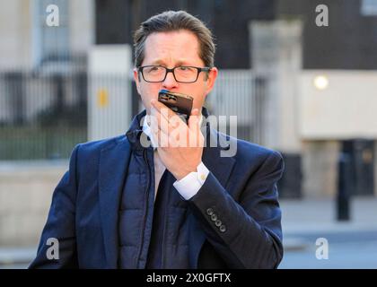 Alex Burghart, Abgeordneter, britischer Politiker, Konservative Partei, Parlamentarischer Sekretär für das Kabinett, Walking in London, Großbritannien Stockfoto