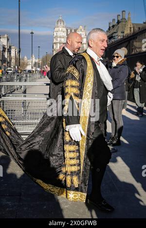 Sir Lindsay Hoyle, Sprecher des House of Commons, Labour Party, reist zurück ins Parlament in Westminster, London, Großbritannien Stockfoto