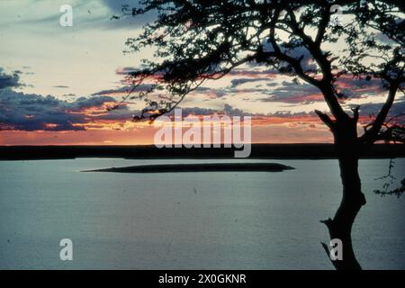 Sonnenuntergang am Reservoir in Mariental. [Automatisierte Übersetzung] Stockfoto