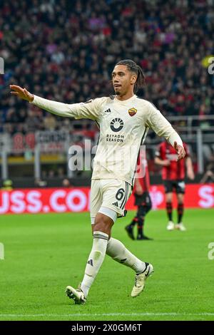 Mailand, Italien. April 2024. Chris Smalling (6) von Roma, die während des Spiels der UEFA Europa League zwischen dem AC Milan und Roma in San Siro in Mailand zu sehen waren. (Foto: Gonzales Photo/Alamy Live News Stockfoto