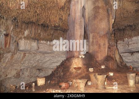 Maya-Kultobjekte in den Höhlen von Balancanche. [Automatisierte Übersetzung] Stockfoto