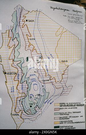 Eine Karte in Wadi Beni Husseish zeigt die Vegetationszonen des Nordjemen. [Automatisierte Übersetzung] Stockfoto