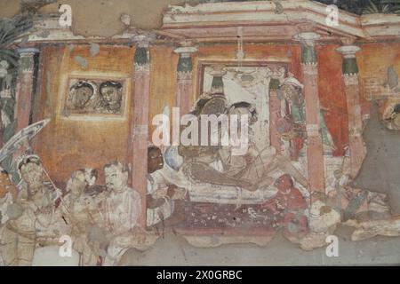 Gemälde eines Ehepaares an einer Wand im Vorraum der Ajanta-Höhle. [Automatisierte Übersetzung] Stockfoto