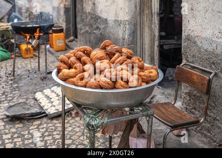 Äthiopien Street Food, gebratene und zuckerbeschichtete Donuts, Markt in Harar, Äthiopien Stockfoto