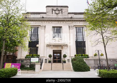 Außenansicht des Islington Town Hall an der Upper Street, Islington, England, Großbritannien Stockfoto