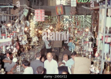 Menschenmassen auf einem Basar in Teheran. [Automatisierte Übersetzung] Stockfoto