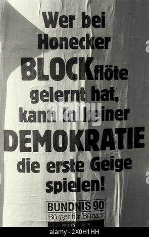 Poster der Allianz 90/die Grünen in Potsdam mit den Worten "Wer unter Honecker das Blockflötenspiel gelernt hat, kann in keiner Demokratie die Hauptgeige spielen!". Stockfoto