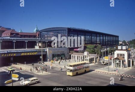 Der Bahnhof Berlin Zoologischer Garten in Berlin. Stockfoto