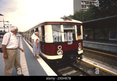 Die große Feier fand am Bahnhof Olympiastadion statt. Stockfoto