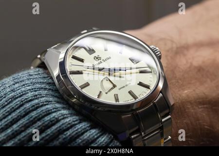 Tokio, Japan – 19. September 2022: Automatische Armbanduhr Grand Seiko Heritage Collection Spring Drive SBGA373. Nahaufnahme des Fotos Stockfoto