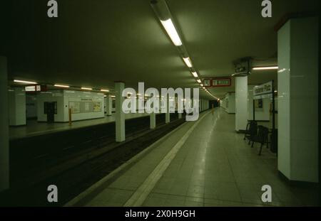 Der Bahnhof Potsdamer Platz erstrahlt wieder in seiner früheren Pracht [automatisierte Übersetzung] Stockfoto