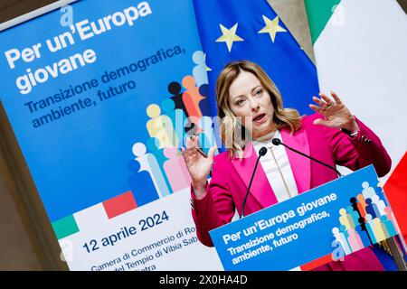 Rom, Italien. April 2024. Premierministerin Giorgia Meloni während der vom familienministerium in Rom organisierten Konferenz "für ein jüngeres Europa" am Freitag, den 12. April 2024 (Foto: Roberto Monaldo/LaPresse) Credit: LaPresse/Alamy Live News Stockfoto