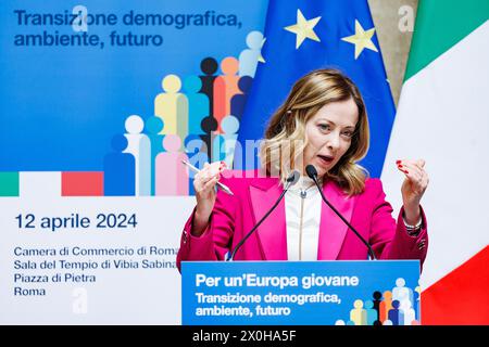 Rom, Italien. April 2024. Premierministerin Giorgia Meloni während der vom familienministerium in Rom organisierten Konferenz "für ein jüngeres Europa" am Freitag, den 12. April 2024 (Foto: Roberto Monaldo/LaPresse) Credit: LaPresse/Alamy Live News Stockfoto