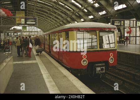 Feier am Ostbahnhof zum 10. Jahr der Schließung der Lücke am Bahnhof Friedrichstraße und Eröffnung der Glasempfangshalle am Ostbahnhof Stockfoto