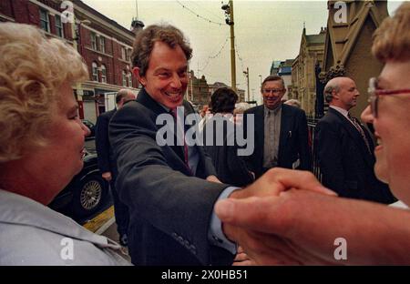 ARBEITSKONFERENZ. BLACKPOOL 1998 FOTO VON BRIAN HARRIS..... 27./9/98 UHR BLAIRE KOMMT ZUM MORGENGOTTESDIENST IN DER SACRED HEART CATHOLIC CHURCH, BLACKPOOL Stockfoto