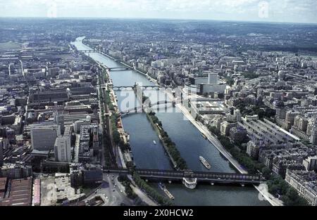 Blick auf die seine und ihre Brücken von der Eiffeltour [automatisierte Übersetzung] Stockfoto