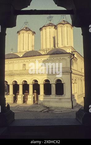 Die Patriarchale Kathedrale von St. Konstantin und Helen, auch bekannt als Kathedrale des Patriarchen der Rumänisch-orthodoxen Kirche [automatisierte Übersetzung] Stockfoto