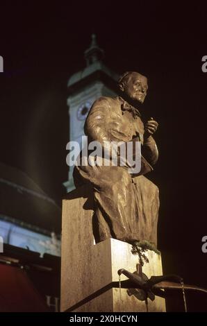 Der Brunnen am Abend. [Automatisierte Übersetzung] Stockfoto