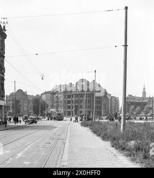 Blick auf die Altstadt. Schäden aus dem Zweiten Weltkrieg sind an den Häusern sichtbar. [Automatisierte Übersetzung] Stockfoto