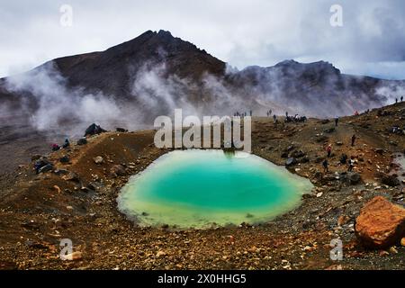 Nahaufnahme des Smaragdsees entlang des Tongariro Alpine Crossing Trail, Tongariro National Park, Nordinsel, Neuseeland Stockfoto