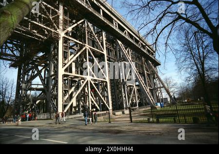 Damals ersetzte sie eine Schleusentreppe und stellt eine Verbindung zwischen Havel und oder her. [Automatisierte Übersetzung] Stockfoto