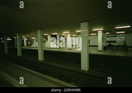 Der Bahnhof Potsdamer Platz erstrahlt wieder in seiner früheren Pracht [automatisierte Übersetzung] Stockfoto