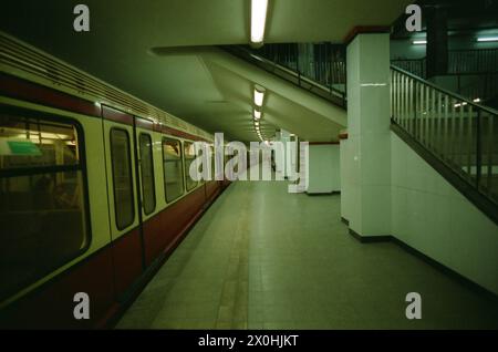 Der Bahnhof Potsdamer Platz erstrahlt wieder in seiner früheren Pracht [automatisierte Übersetzung] Stockfoto