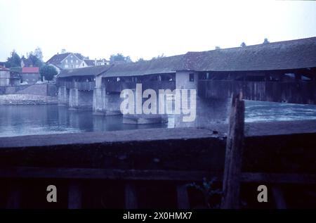 Das Bild zeigt die Holzbrücke in die Schweiz von Osten [automatisierte Übersetzung] Stockfoto