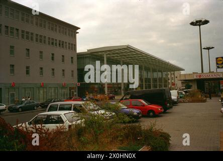 Feier am Ostbahnhof zum 10. Jahr der Schließung der Lücke am Bahnhof Friedrichstraße und Eröffnung der Glasempfangshalle am Ostbahnhof, Panorama-S-Bahn am Ostbahnhof Stockfoto