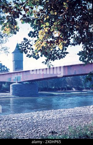 Neue Hauptbrücke, Cent Tower [automatisierte Übersetzung] Stockfoto