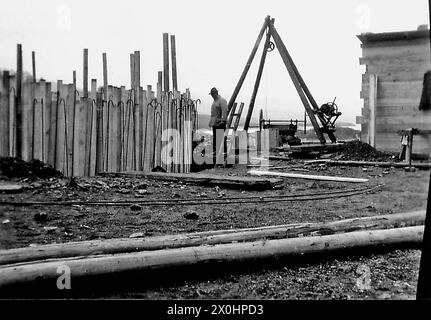 Arbeiter auf der Baustelle der aufkommenden Kläranlage Ochsenfurt. [Automatisierte Übersetzung] Stockfoto