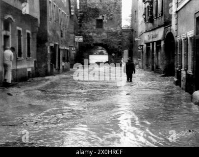 Kingentorturm – Cloudburst 1946 [automatisierte Übersetzung] Stockfoto