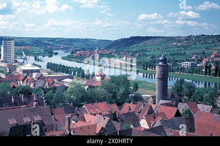 Taubenturm, Bollerk rechts - Kleinochsenfurt im Hintergrund Stockfoto