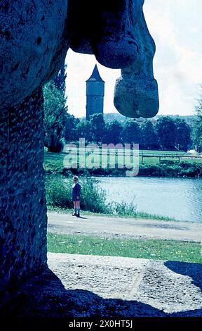 Blick durch den Ochsenfuß vom Denkmal zum Centturm [automatisierte Übersetzung] Stockfoto