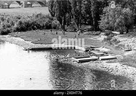 Badende im Main - Inselbad [automatisierte Übersetzung] Stockfoto